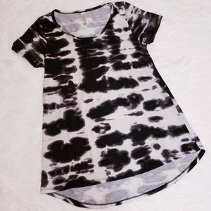 NWOT Lularoe Classic Tee